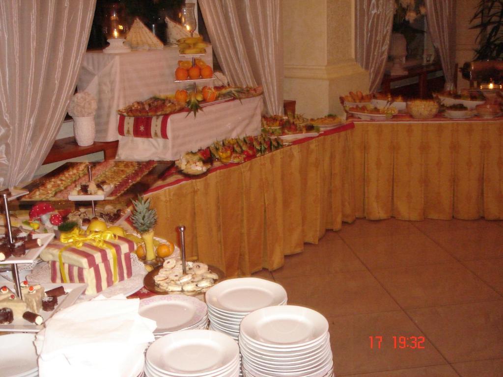 Hotel Bila Ruze Písek Exterior foto