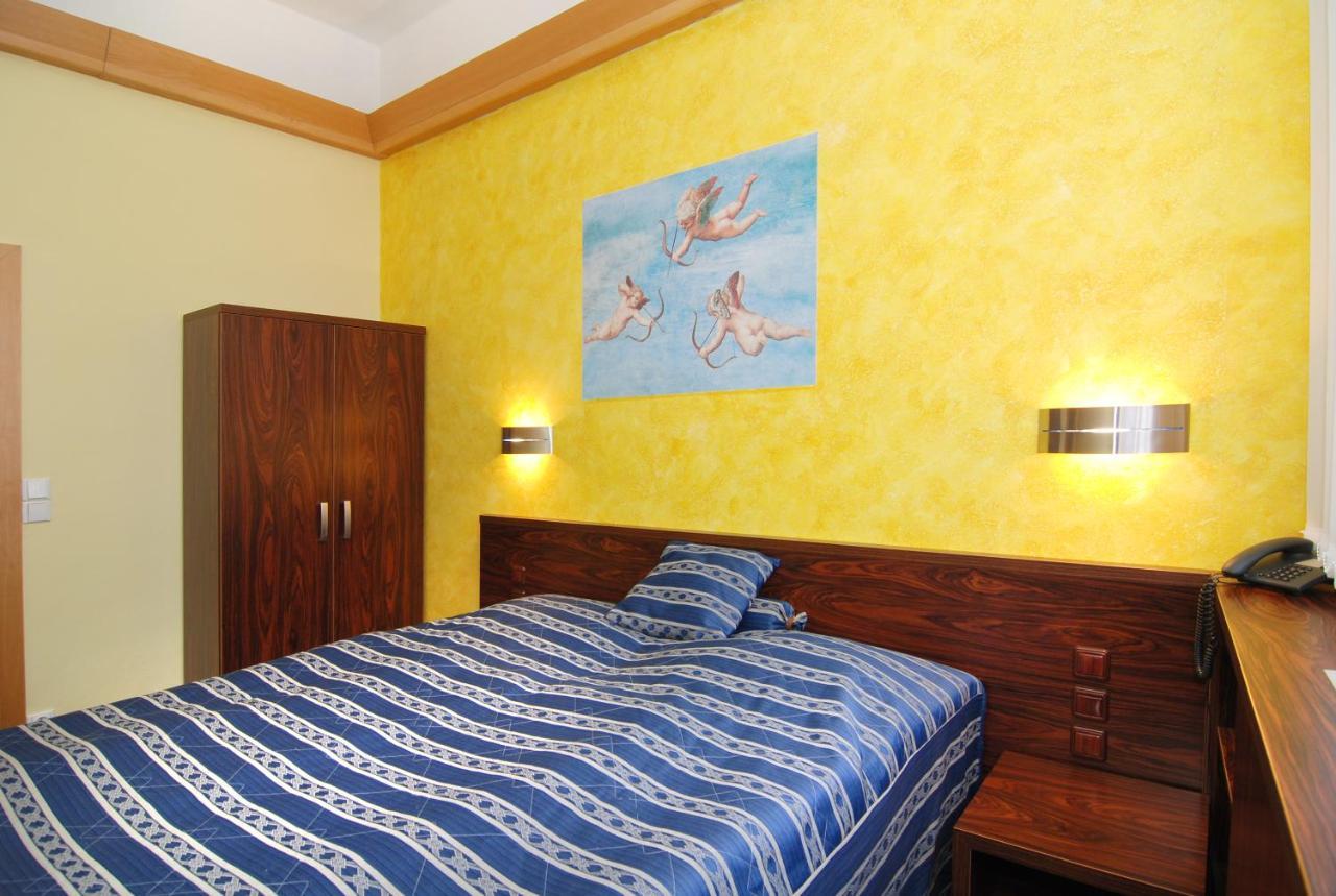 Hotel Bila Ruze Písek Exterior foto