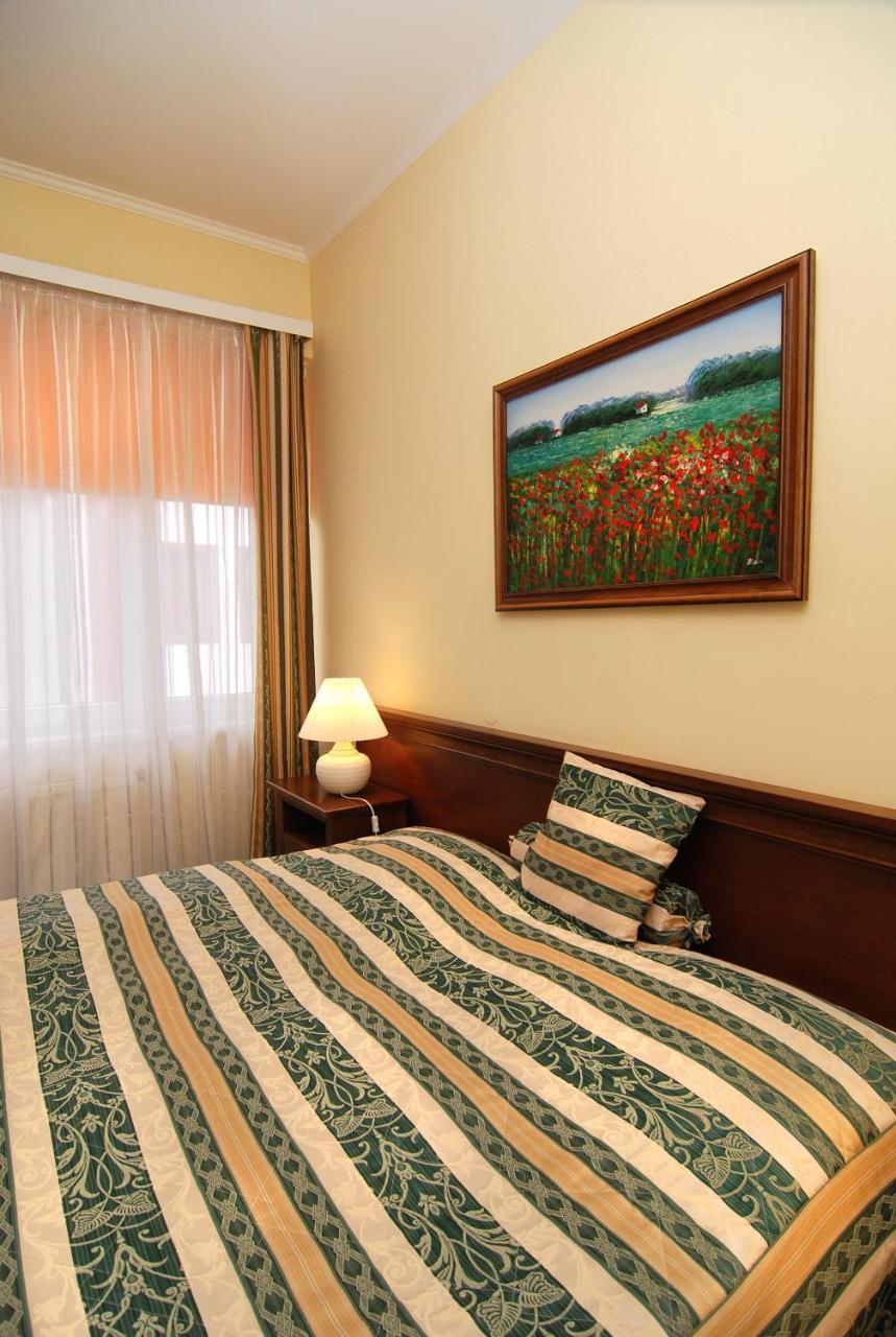 Hotel Bila Ruze Písek Exterior foto