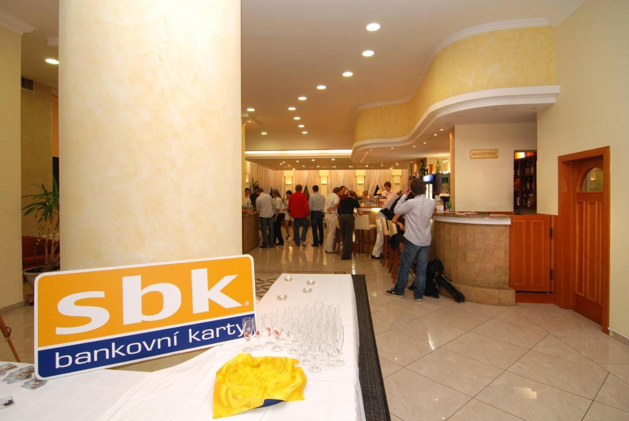 Hotel Bila Ruze Písek Exterior foto