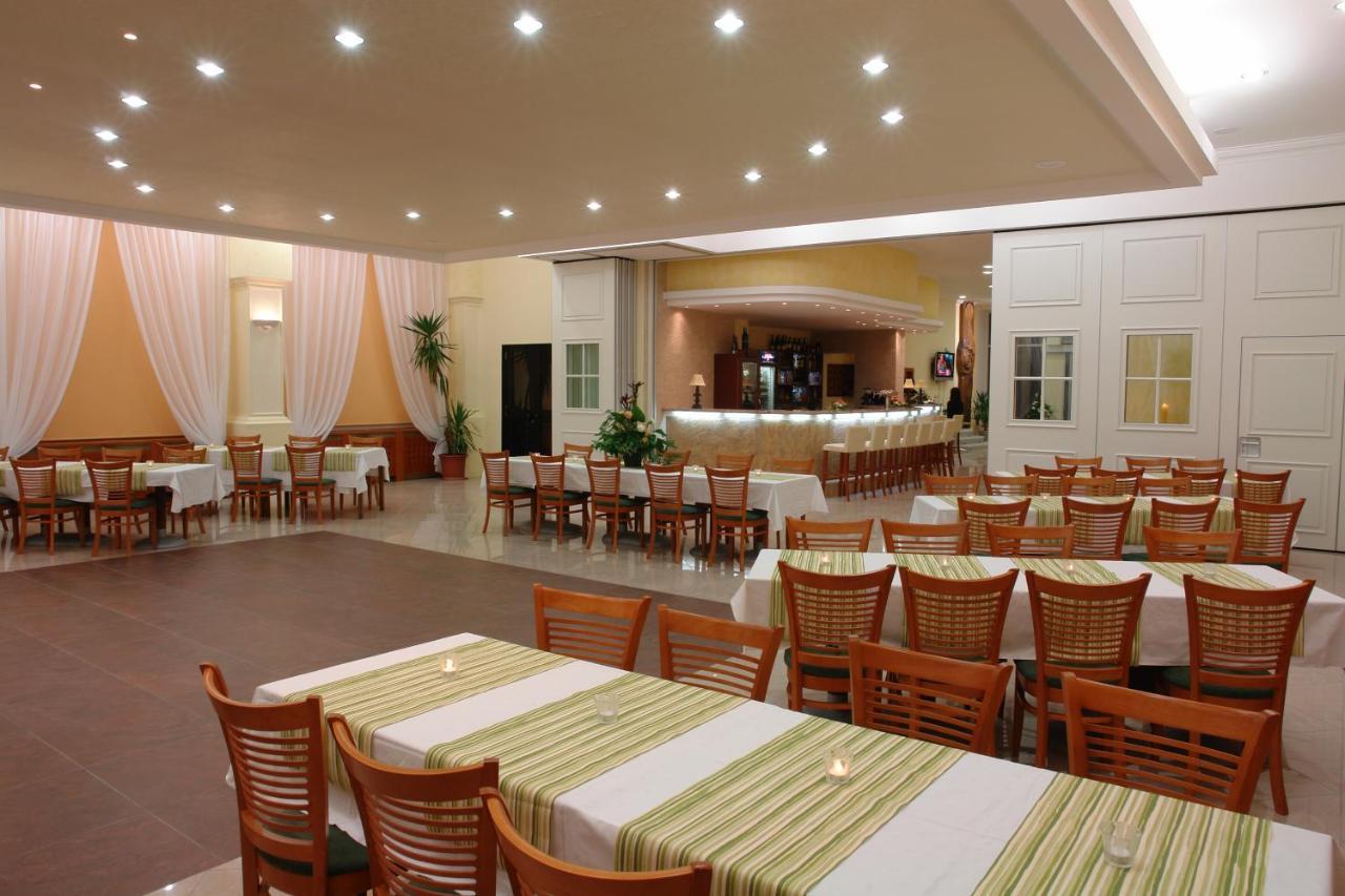 Hotel Bila Ruze Písek Exterior foto