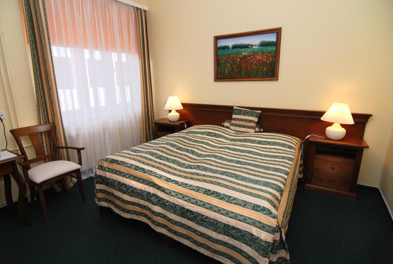 Hotel Bila Ruze Písek Exterior foto